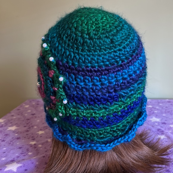 Crochet  peacock feather beanie medium soft satin acrylic yarn new - Picture 3 of 6